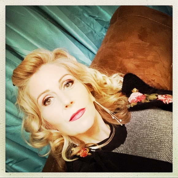 Meet Your Posher! - Picture 9 of 17